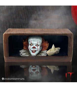 IT: Pennywise in Drain...